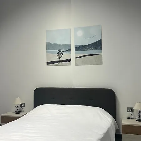 83 شقة تيرانا