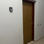 83 公寓 *