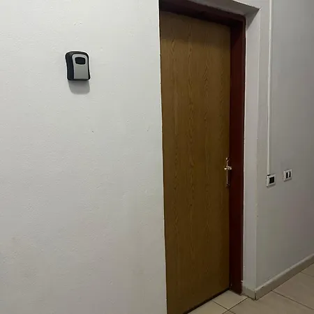 83 Apartment *