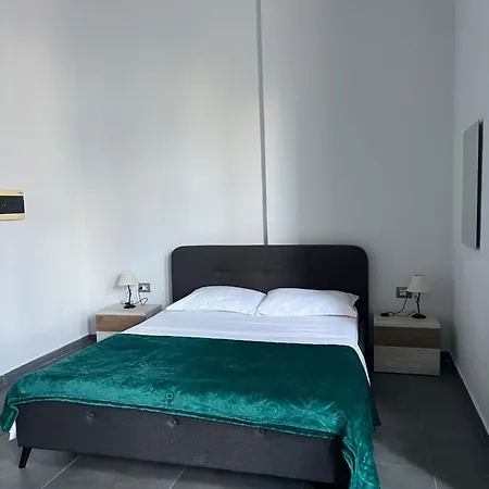 83 Apartment *
